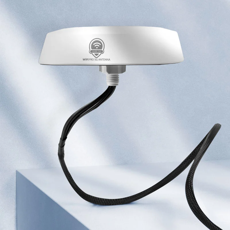 5G roof antenna mounted, with cable bundle