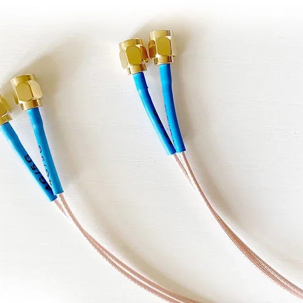 Mit 4G/5G markierte SMA-Stecker der Y-Adapterkabel